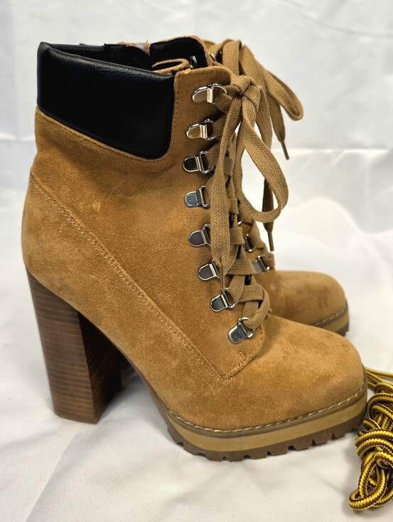 Steve Madden Shoes - Steve Madden Tan Suede Lace-Up Platform Lug Sole Block Heel Boots Size 7